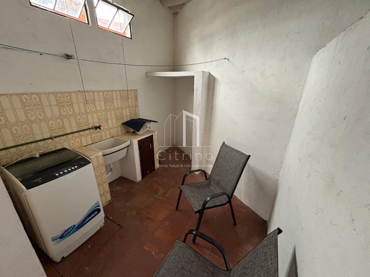Casa ID.1715 - Casa de 3 dorimitorios y 1 baño en alquiler anual zona Las Delicias