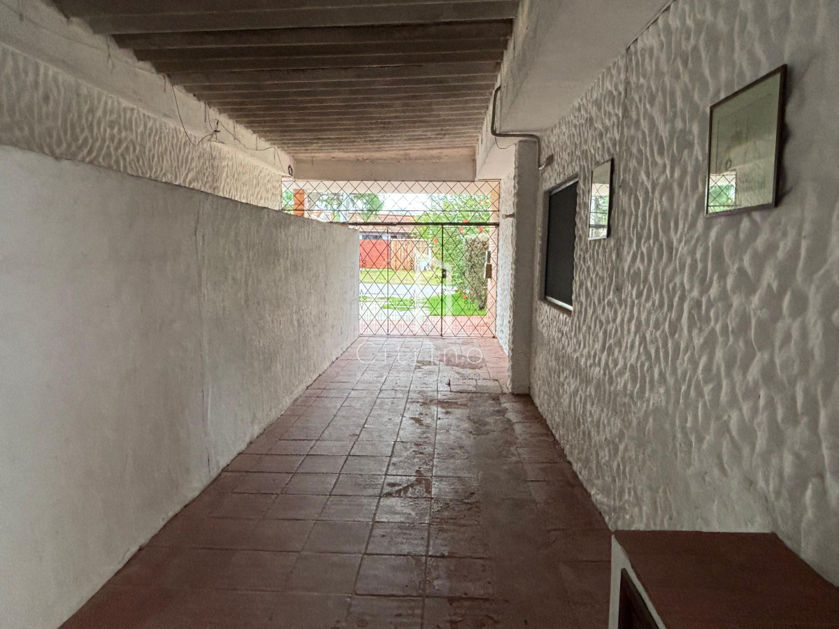 Casa ID.1715 - Casa de 3 dorimitorios y 1 baño en alquiler anual zona Las Delicias