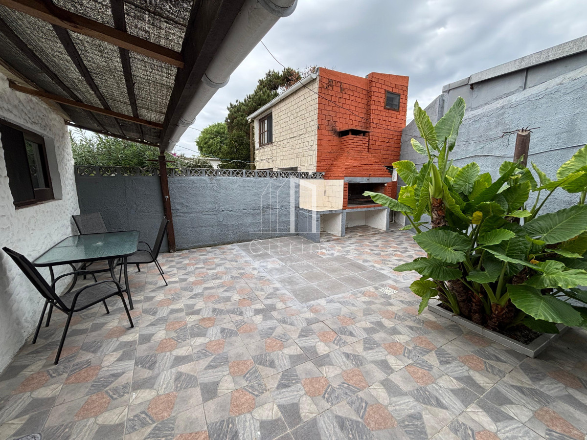 Casa ID.1715 - Casa de 3 dorimitorios y 1 baño en alquiler anual zona Las Delicias