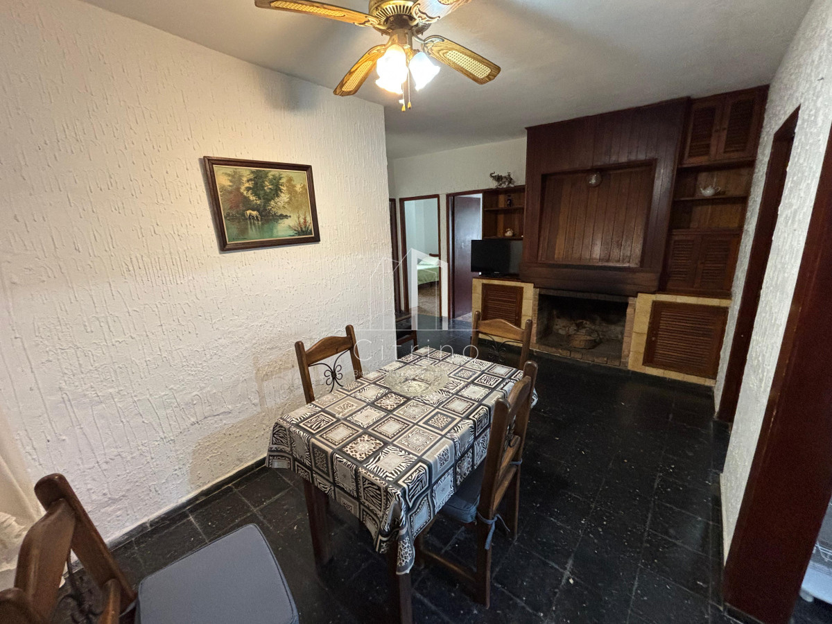 Casa ID.1715 - Casa de 3 dorimitorios y 1 baño en alquiler anual zona Las Delicias