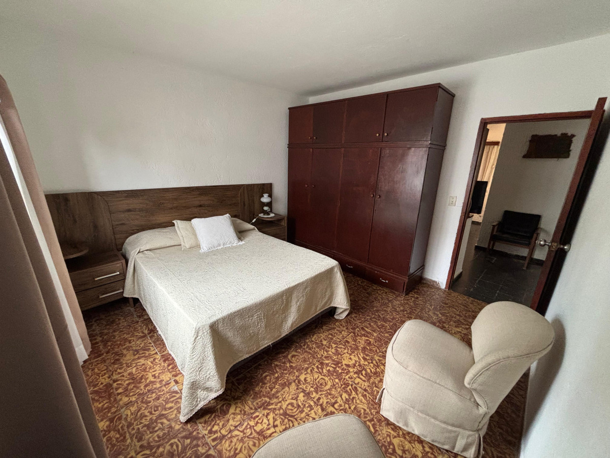 Casa de 3 dorimitorios y 1 baño en alquiler anual zona Las Delicias