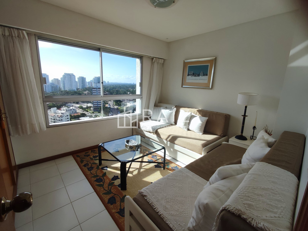 Apartamento ID.9985 - Venta de apartamento de 2 dormitorios en la Brava Punta del Este