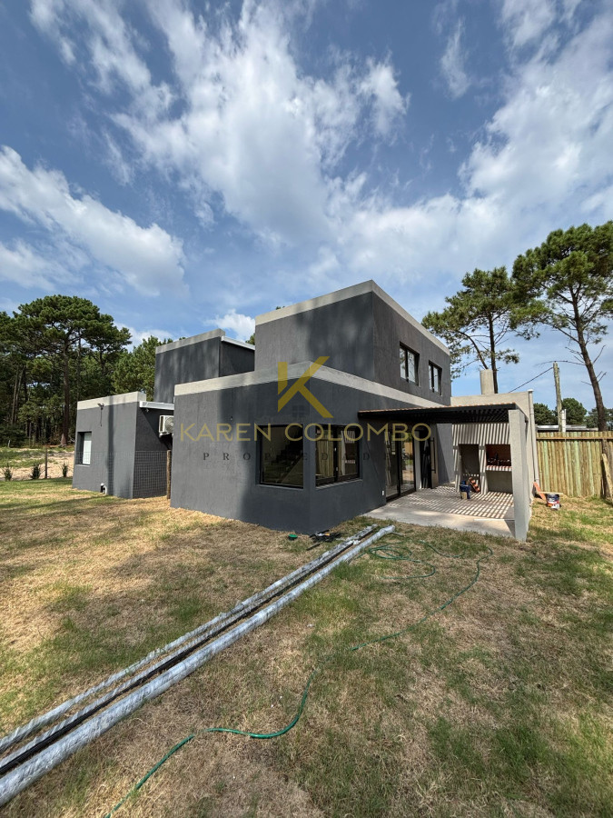Casa ID.21095102 - Casa 3 Dormitorios en Venta en Parque Burnett