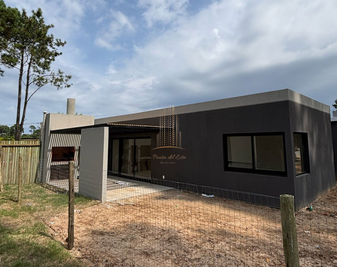 Casa ID.755 - Casa 2 dormitorios en Venta en Parque Burnett