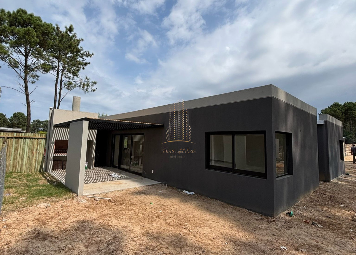 Casa ID.755 - Casa 2 dormitorios en Venta en Parque Burnett