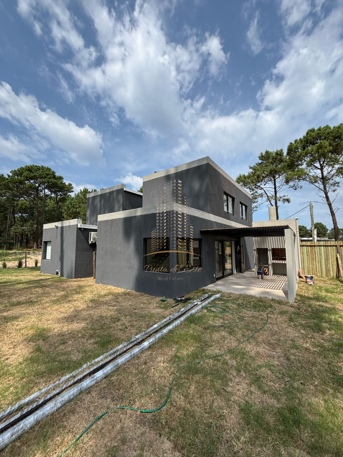 Casa ID.756 - Casa 3 Dormitorios en Venta en Parque Burnett