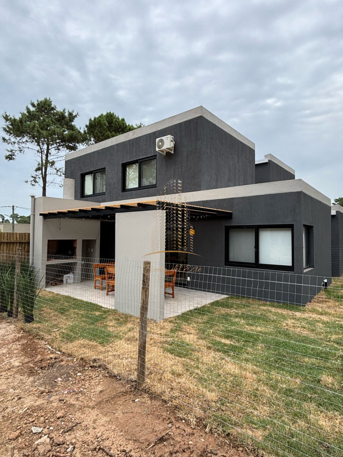 Casa ID.756 - Casa 3 Dormitorios en Venta en Parque Burnett