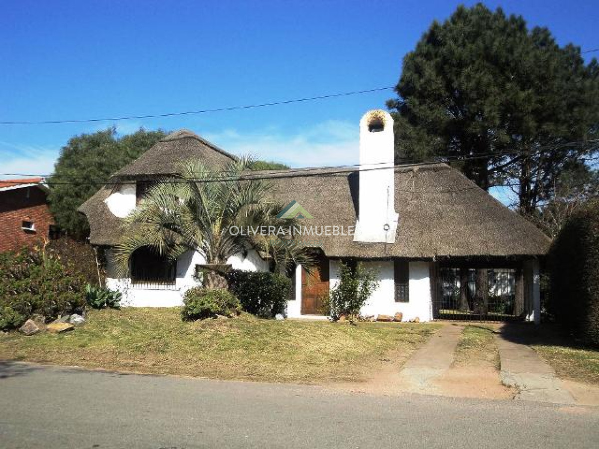 Casa ID.11602 - Venta de Casa de 4 dormitorios en Altos de Pinar