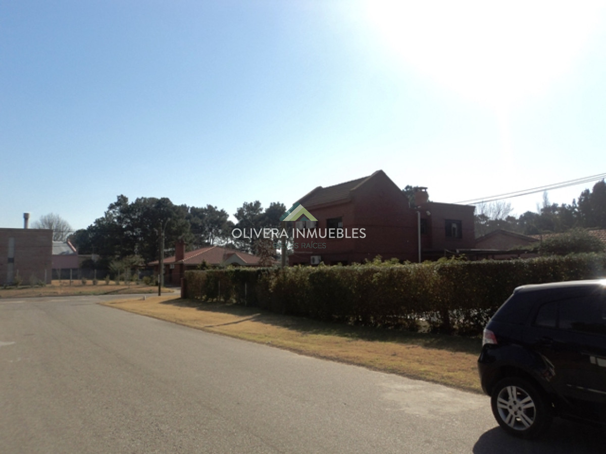 Casa ID.11602 - Venta de Casa de 4 dormitorios en Altos de Pinar
