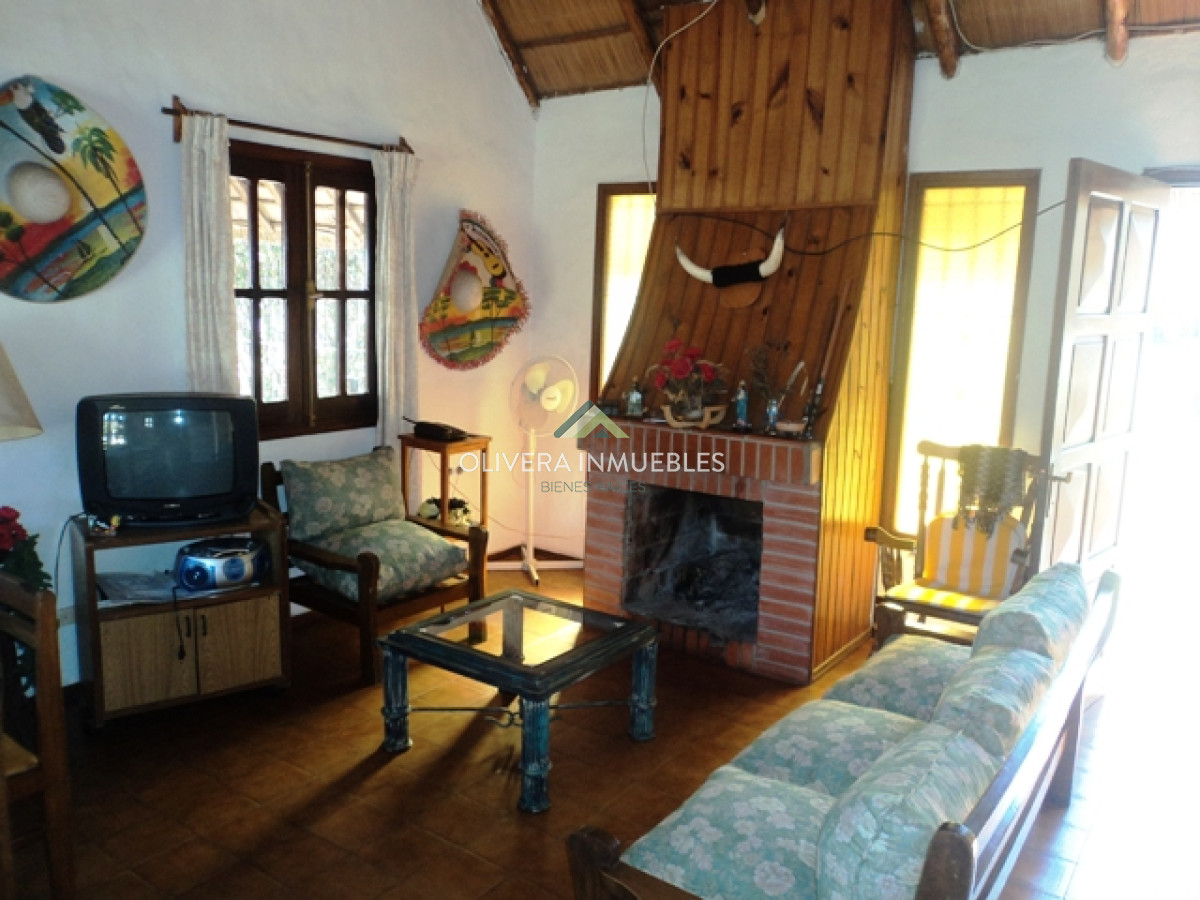 Casa ID.11602 - Venta de Casa de 4 dormitorios en Altos de Pinar