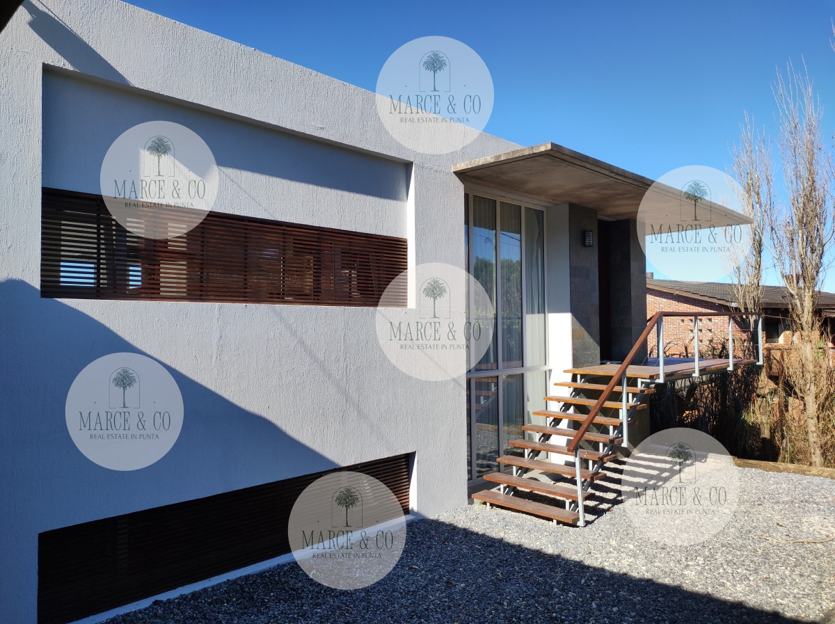 Casa ID.452 - Casa en Alquiler temporal con 3 SUITES en Punta Ballena con vista al Mar