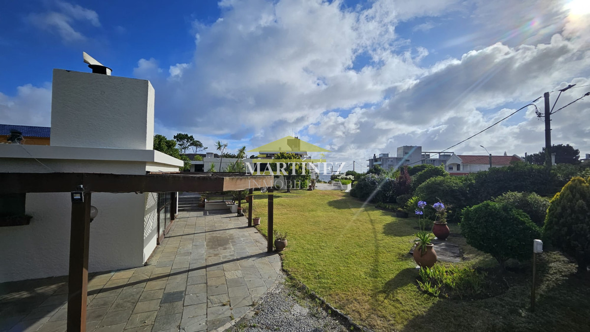 Casa ID.3 - Casa de 3 suites más dependencia en pinares a media cuadra de la playa
