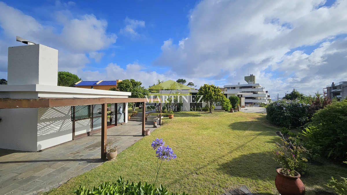 Casa ID.3 - Casa de 3 suites más dependencia en pinares a media cuadra de la playa