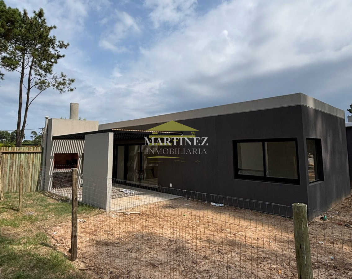 Casa ID.4 - Casa 2 dormitorios en Venta en Parque Burnett