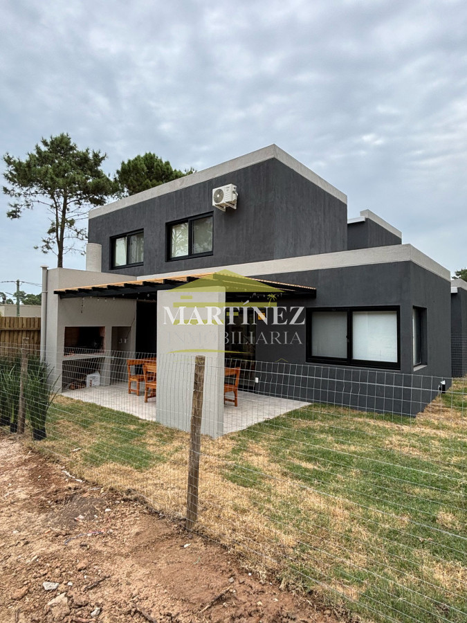 Casa ID.85 - Casa 3 Dormitorios en Venta en Parque Burnett