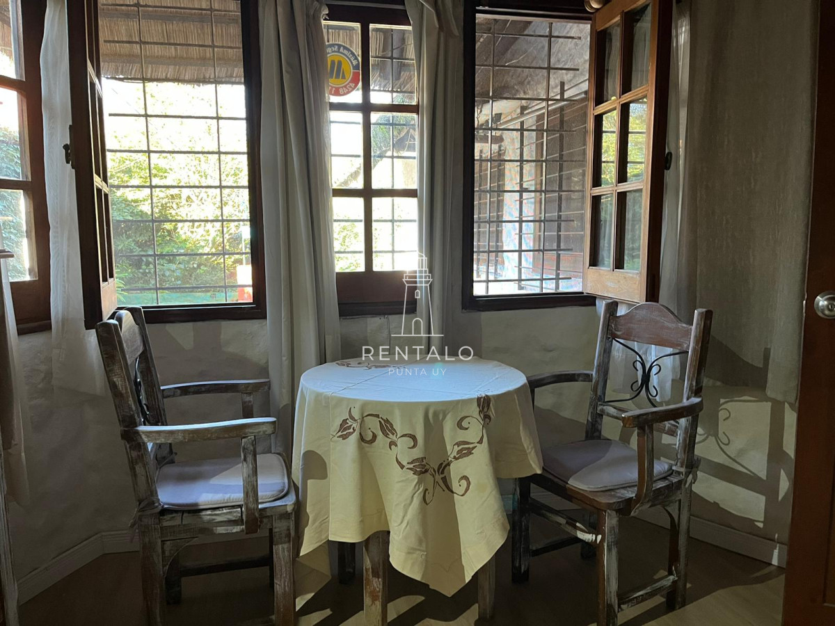 Casa ID.864 - En venta casa en Punta del este 4 dormitorios pinares