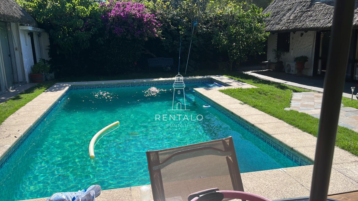 Casa ID.864 - En venta casa en Punta del este 4 dormitorios pinares