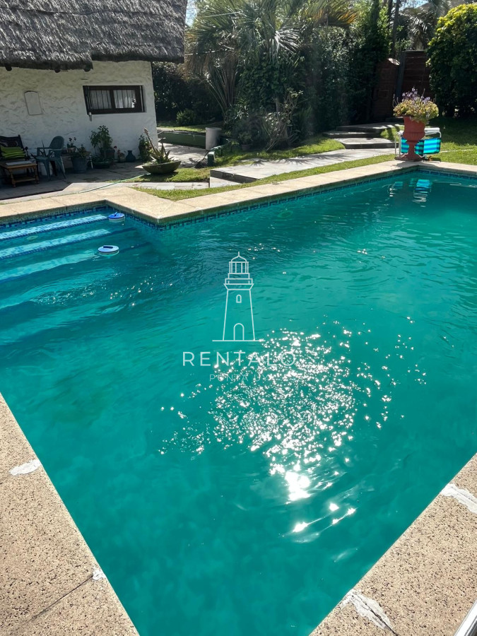 Casa ID.864 - En venta casa en Punta del este 4 dormitorios pinares