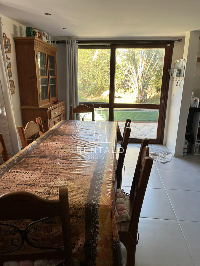 Casa ID.864 - En venta casa en Punta del este 4 dormitorios pinares