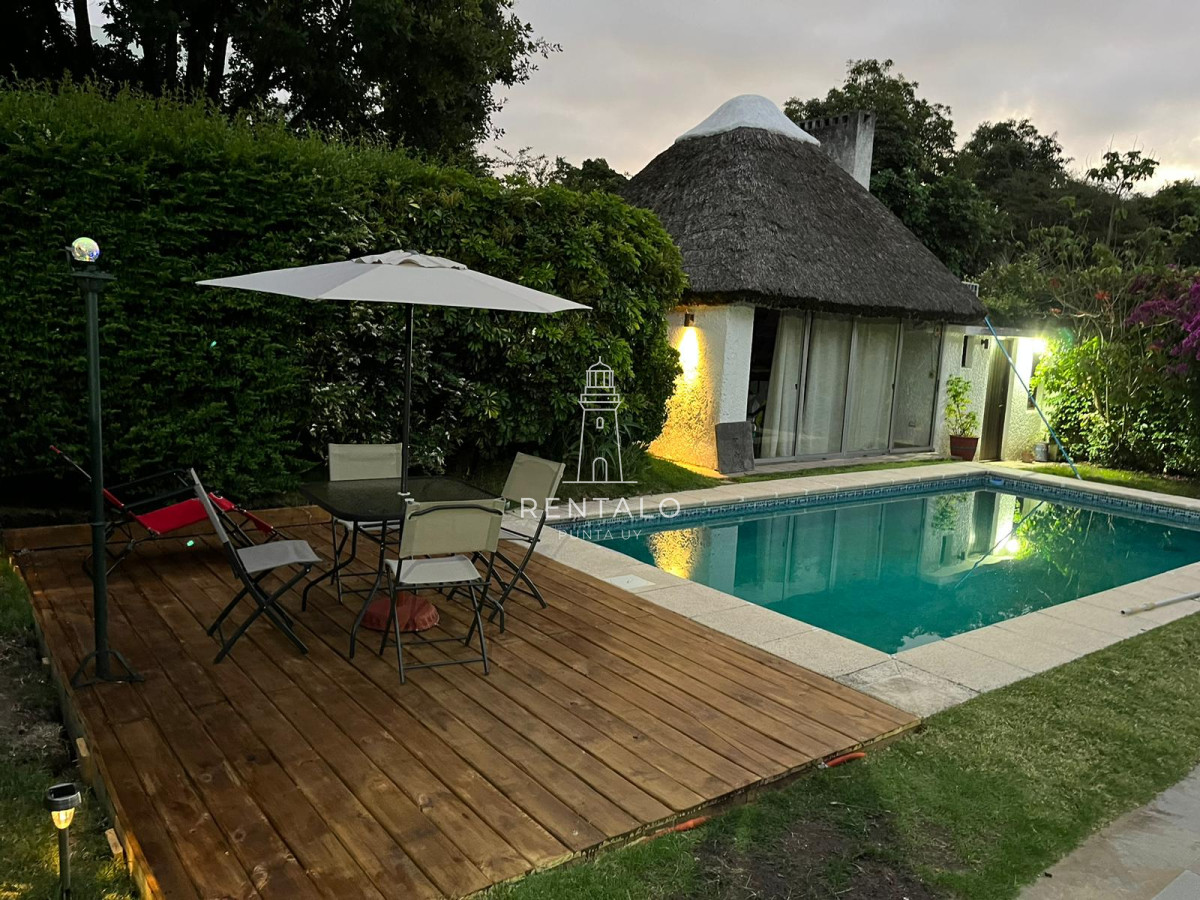 Casa ID.864 - En venta casa en Punta del este 4 dormitorios pinares