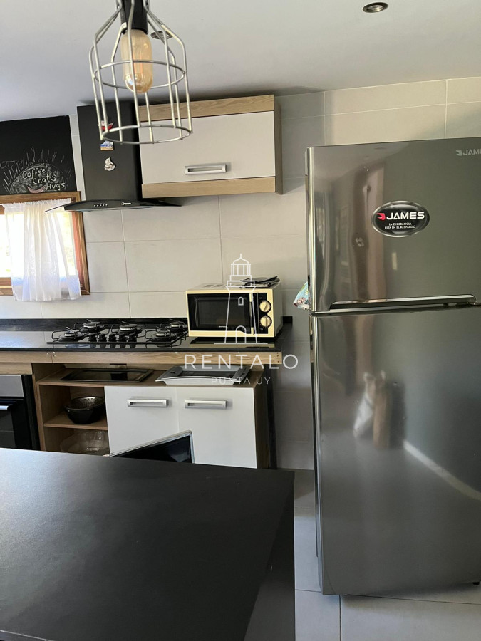 Casa ID.864 - En venta casa en Punta del este 4 dormitorios pinares