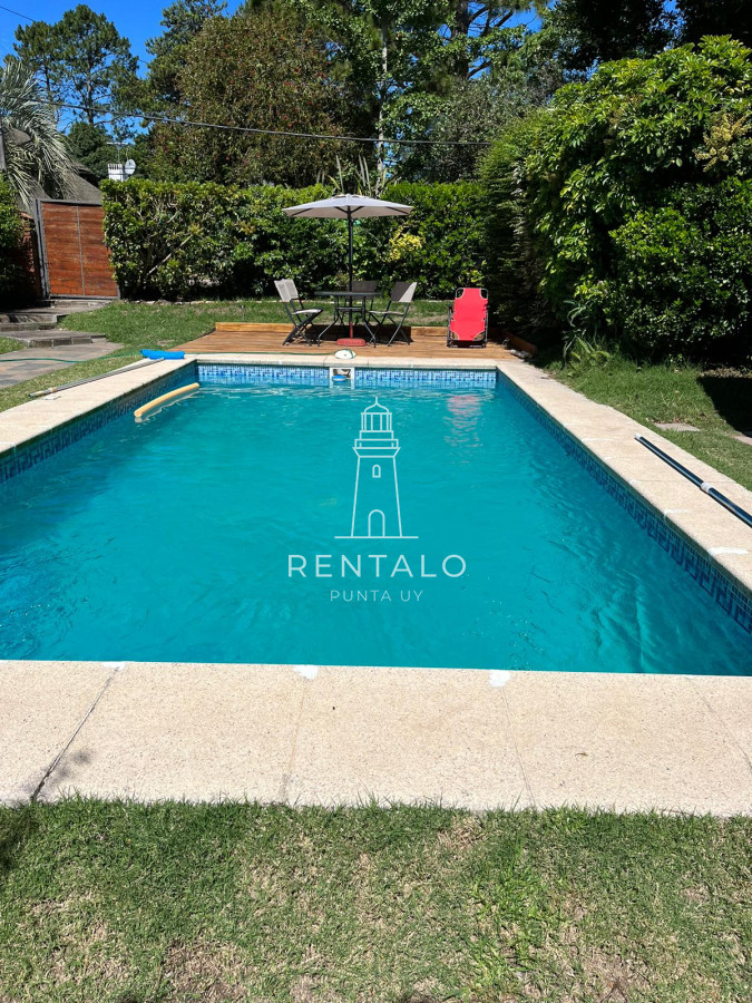 Casa ID.864 - En venta casa en Punta del este 4 dormitorios pinares