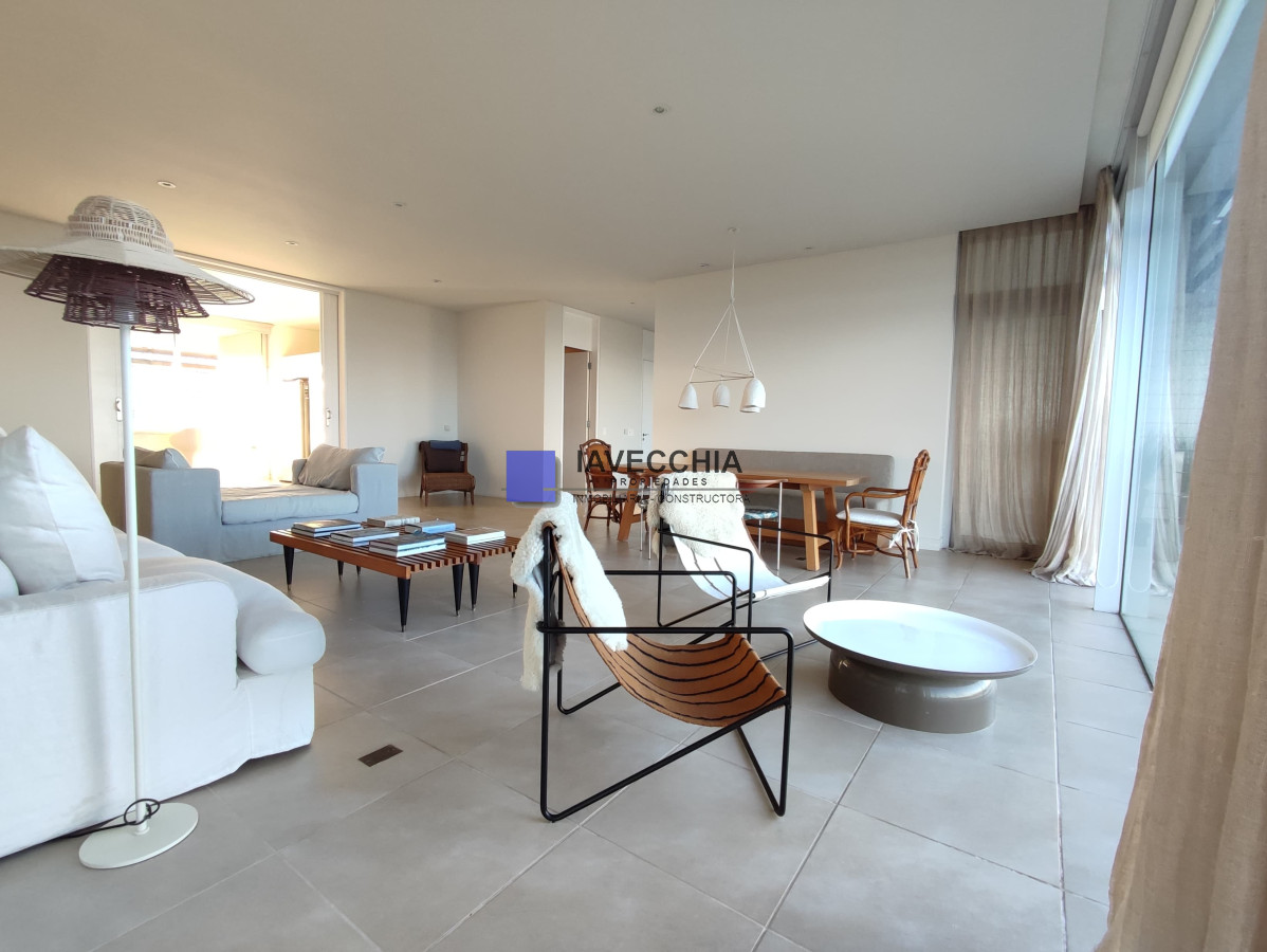 Oportunidad Apartamento en la brava de 3 dormitorios en venta primera linea - IAV49936A
