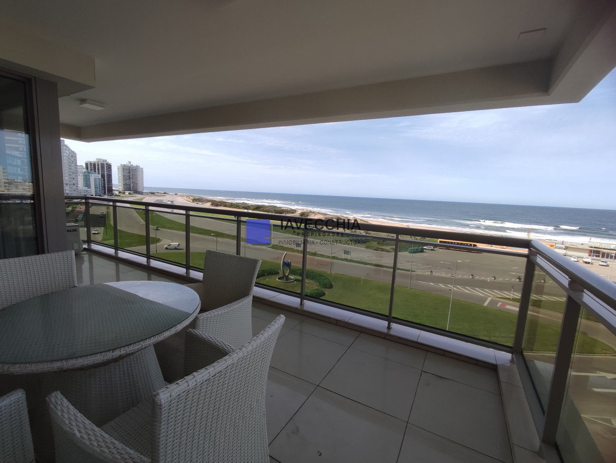 Venta de apartamento de 3 dormitorios en la Brava Punta del Este - IAV49616A