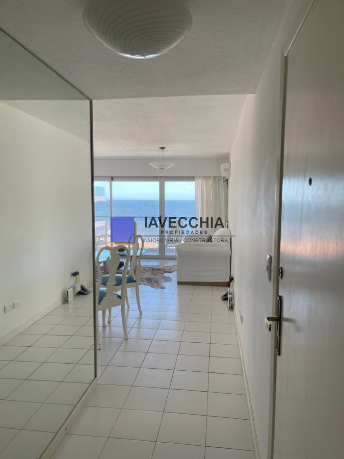 Apartamento en venta de 3 dormitorios en península frente al mar  - IAV50293A
