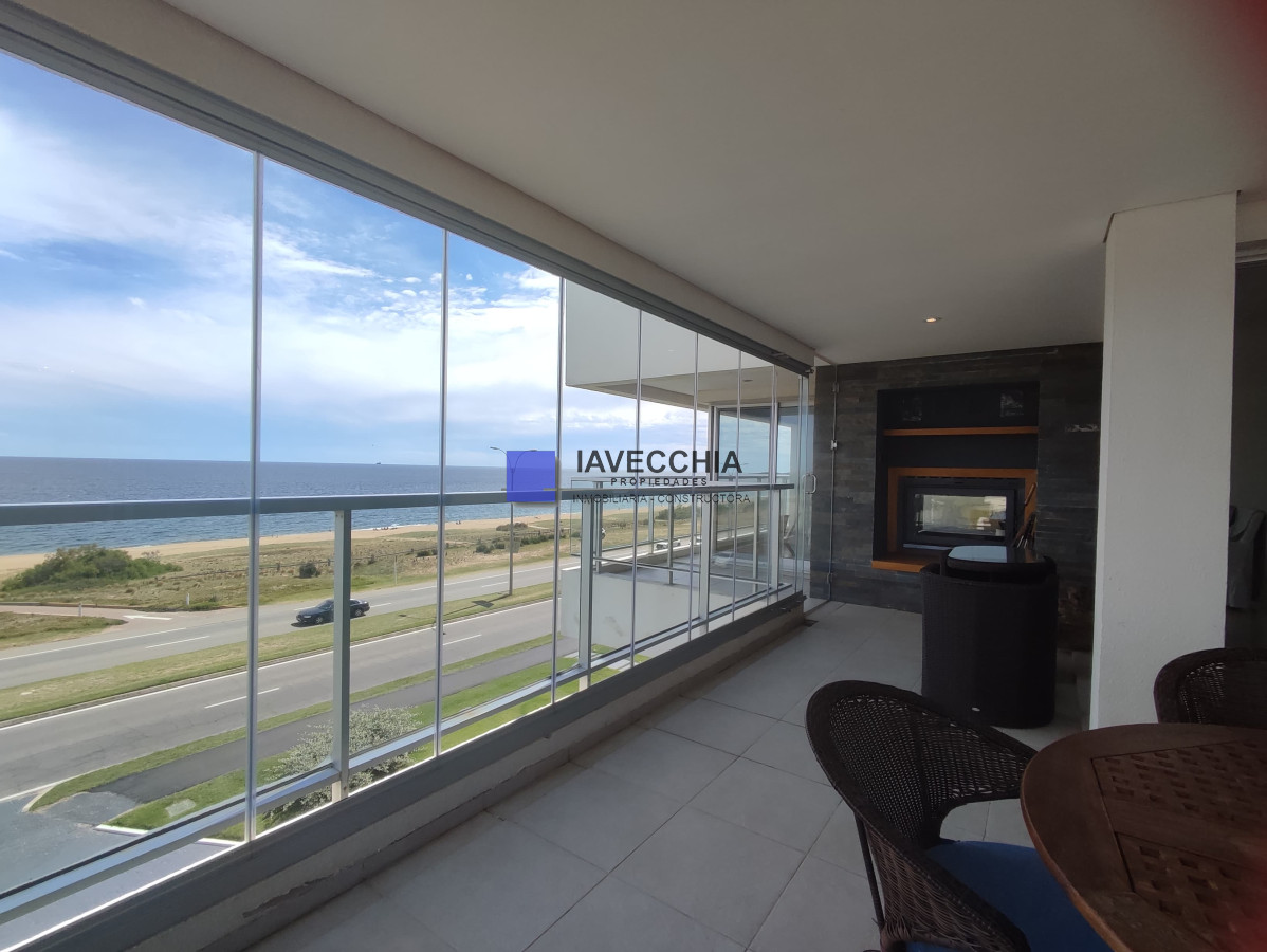 Venta Apartamento Pent-House 4 dormitorios en Mansa frente al Mar - IAV49795A