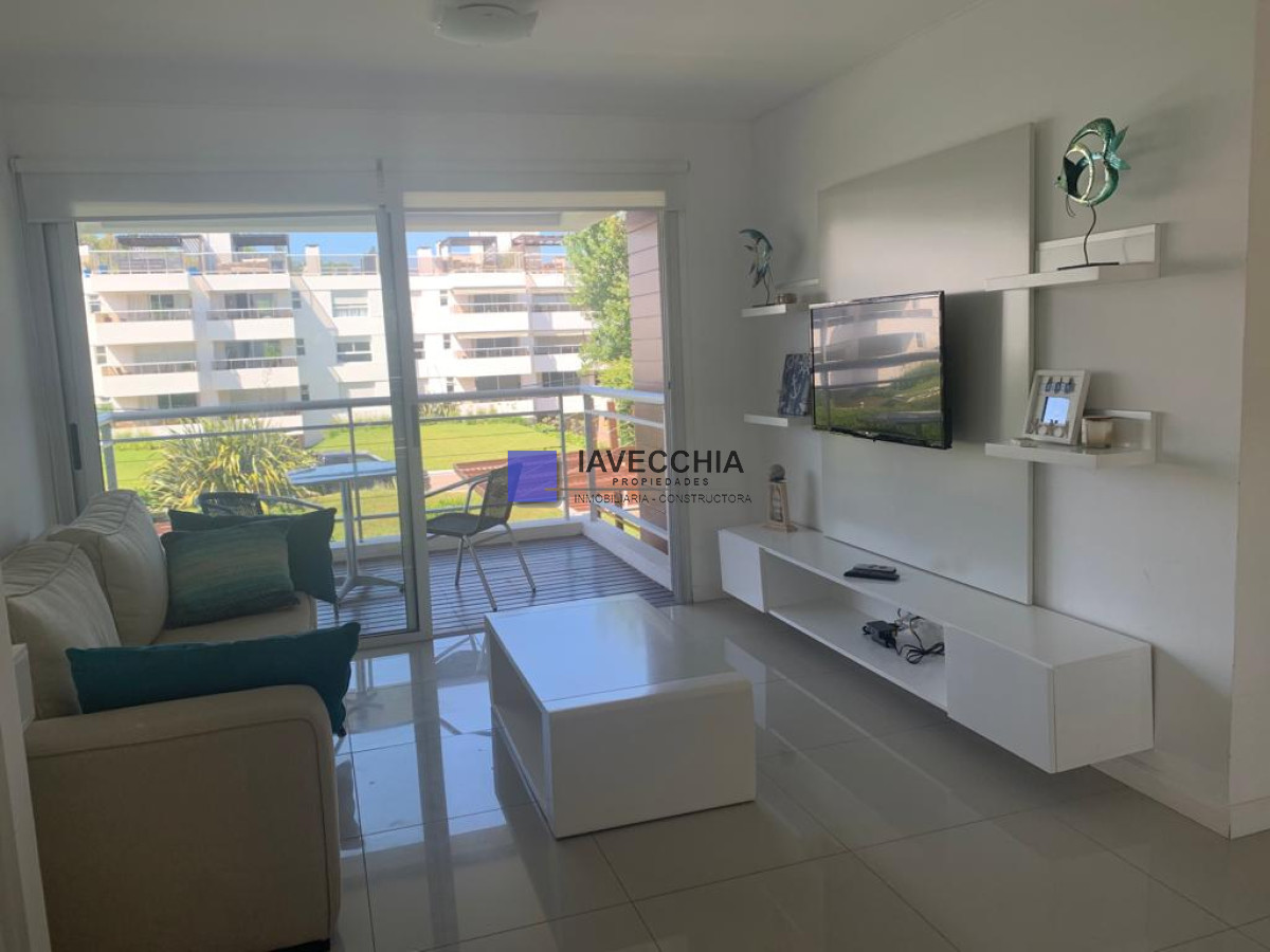 apartamento en venta de 2 dormitorios en la brava a media cuadra del mar - IAV49981A