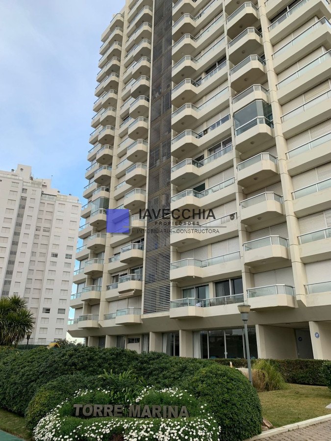 alquiler temporal hermoso apartamento de 2 dormitorios y dependencia de servicio - IAV50184A
