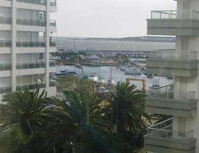 Apartamento con vista al puerto y al mar