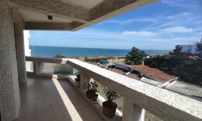 Venta de apartamento de 3 dormitorios en Mansa frente al mar