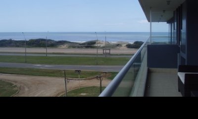 Venta Apartamento 2 dormitorios frente al mar zona brava.