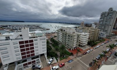 Apartamento en venta de 4 dormitorios con vista al puerto