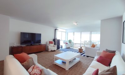Apartamento en venta de 4 dormitorios en la península con vista al mar