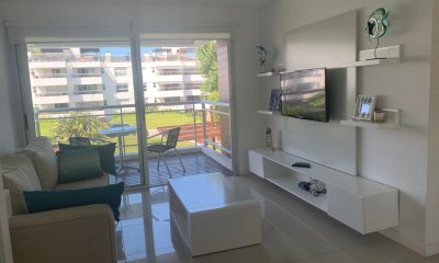 apartamento en venta de 2 dormitorios en la brava a media cuadra del mar