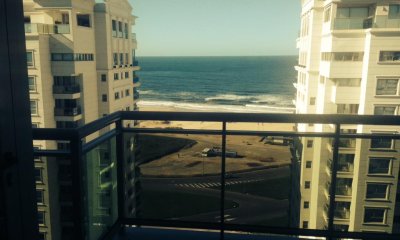 Venta de Apartamento de 3 dormitorios en playa Barava con vista al mar