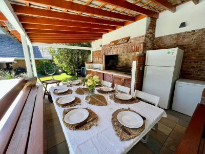 hermosa casa de 4 dormitorios a 50 metros del mar en la brava - iav49741c