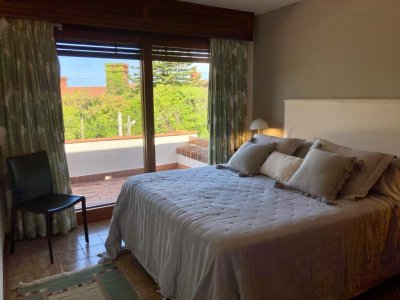 hermosa casa de 4 dormitorios a 50 metros del mar en la brava - iav49741c