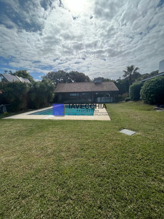Casa con 5 dormitorios frente al mar alquiler anual y temporal - IAV49566C