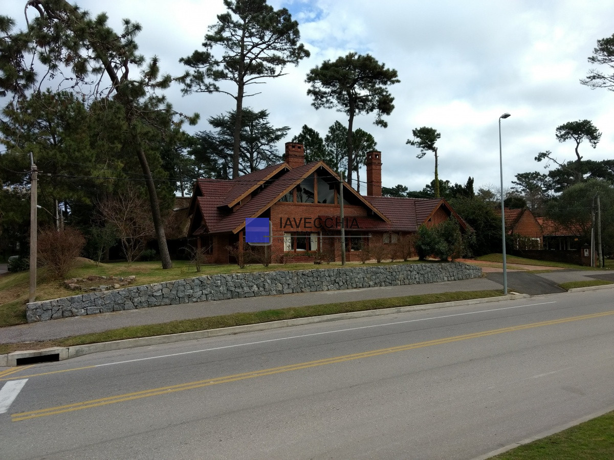 venta de casa chalet de 4 dormitorios en cantegril  - iav49452c