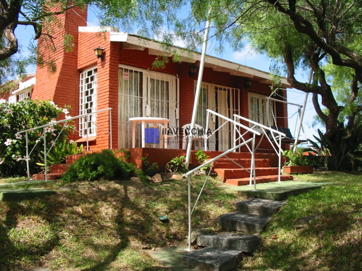Venta de casa de 2 dormitorios en Las Delicias  - IAV47930C