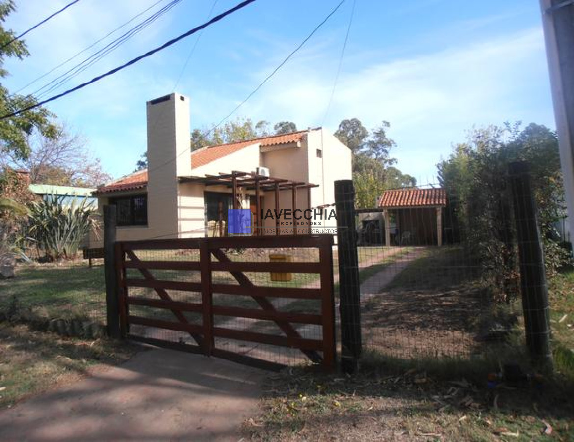 Excelente casa en venta, pinares a 2 cuadras y media del mar, buena construccion  - IAV47932C
