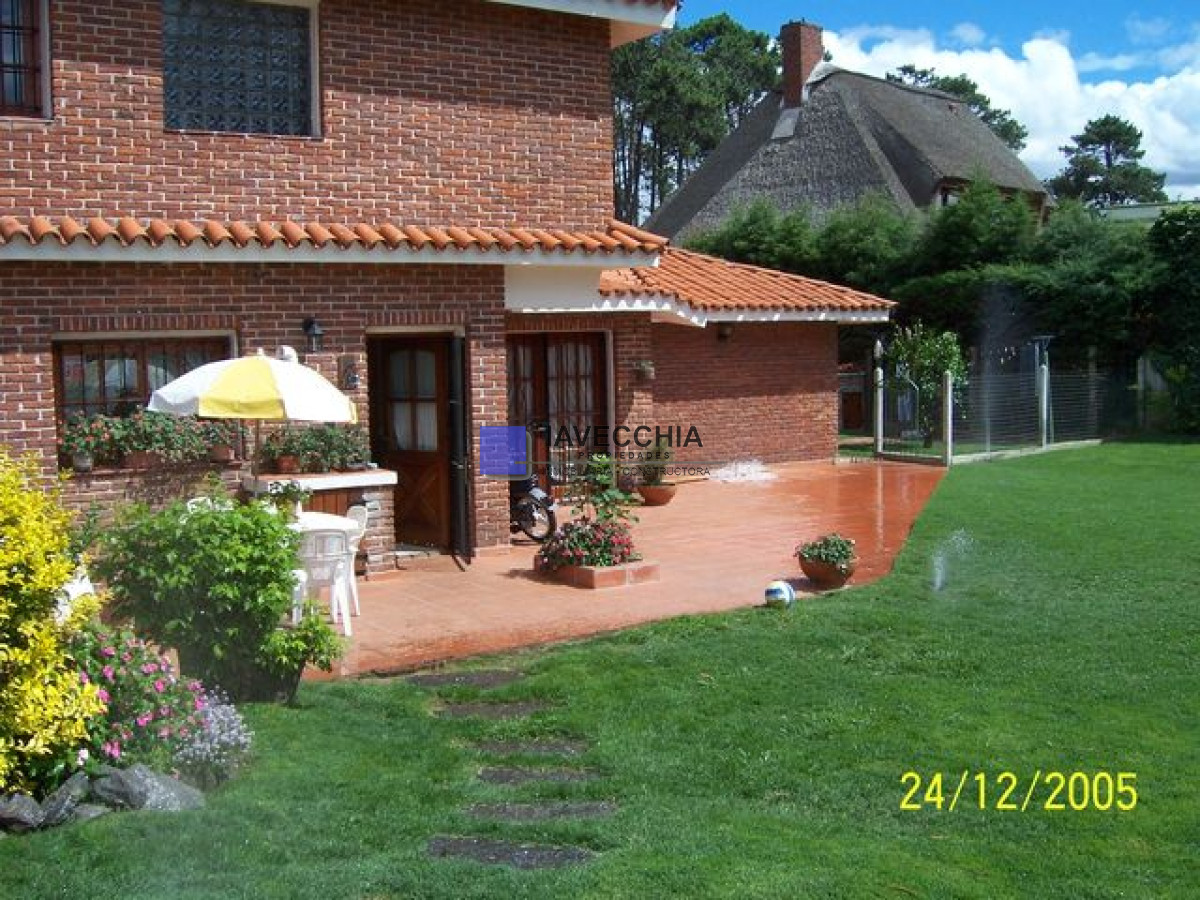 Venta de casa de 4 dormitorios en Altos del Pinar - IAV47941C