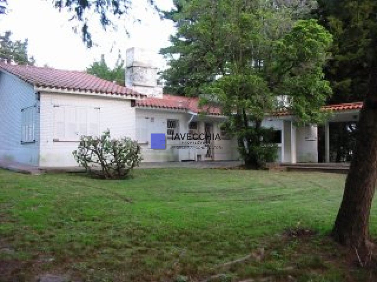 Venta de casa de 4 dormitorios en barrio Golf - IAV48074C