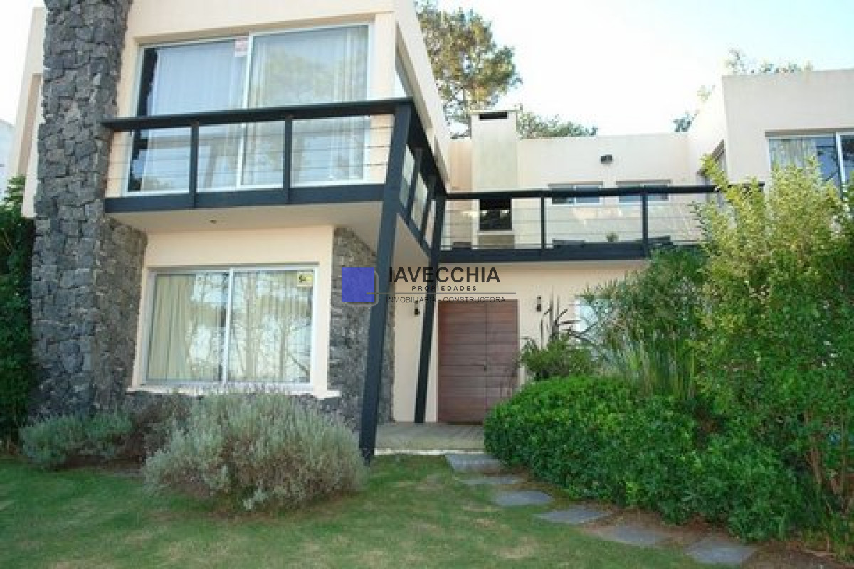 Venta de casa 5 dormitorios en Montoya a 200 metros del mar - IAV48530C