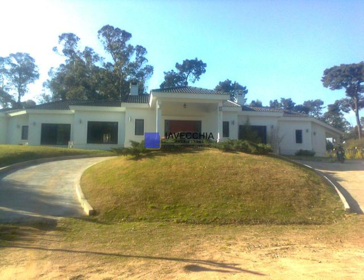 alquiler anual casa de 3 dormitorios y dependencia en la arbolada - IAV48541C