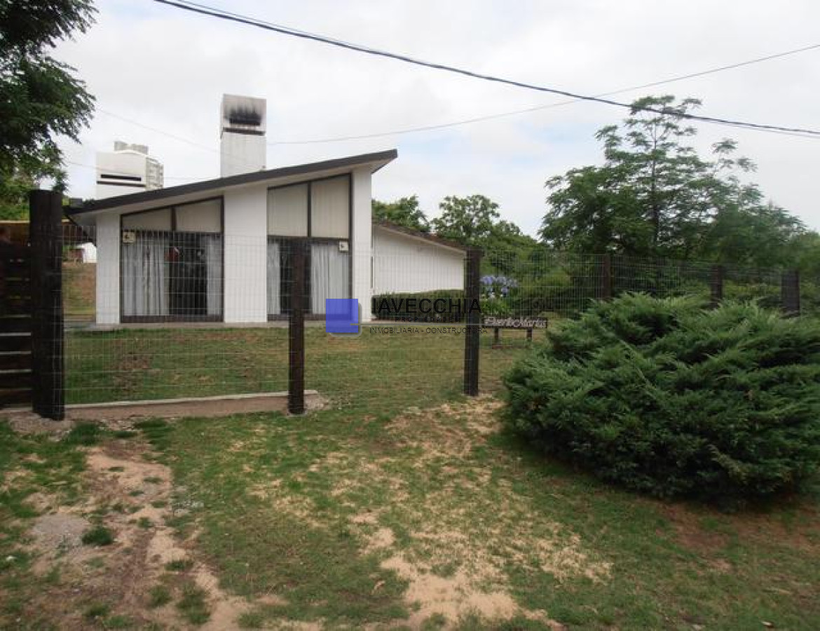 Casa con 3 dormitorios bien equipada en Punta del Este - IAV49233C
